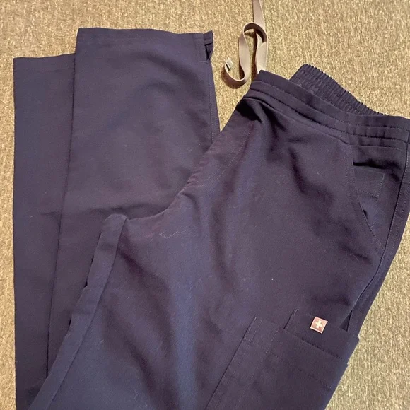 SCRUBS - Picture 3 of 16